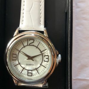 Avon NWT Women’s Watch